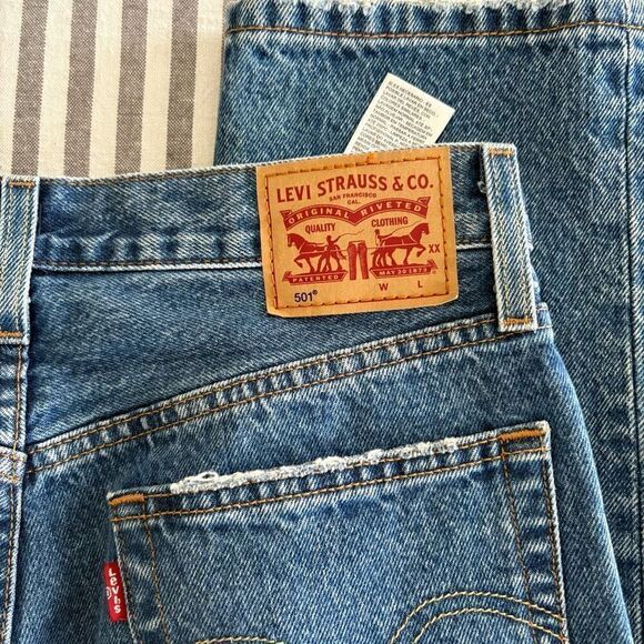 Levi’s 501 Crop Jeans Size 26x26 - Picture 2 of 10
